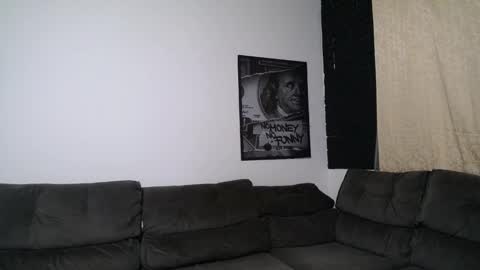 Snapshot of bestmuscle chatting on 11.16.25 bestmuscle online show from 11.16.25