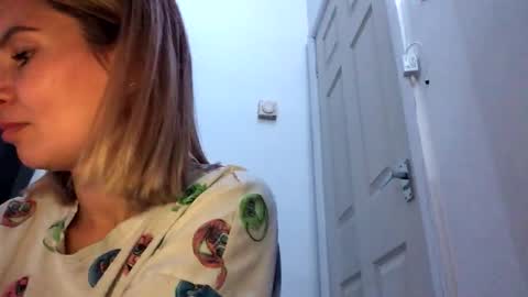 betty199175798 online show from 10.18.25