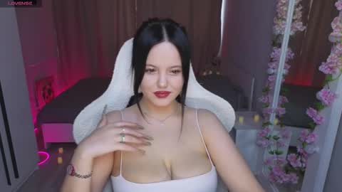 Snapshot of betty__davvis chatting on 10.13.25 Betty online show from 10.13.25