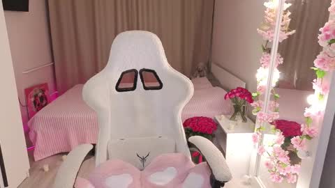 Snapshot of betty__davvis chatting on 10.25.25 Betty online show from 10.25.25