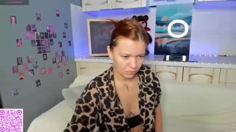 Snapshot of betty_baker1 chatting on 09.29.25 Betty online show from 09.29.25