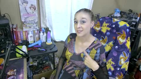 Snapshot of bettyofthedead chatting on 09.12.25 Betty of the Dead online show from 09.12.25
