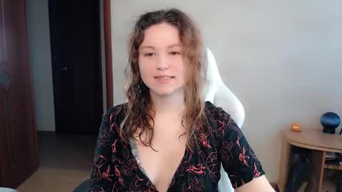 Snapshot of bettystar_ chatting on 09.10.25 Betty online show from 09.10.25