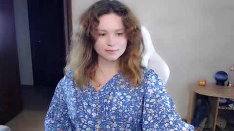 Snapshot of bettystar_ chatting on 09.18.25 Betty online show from 09.18.25