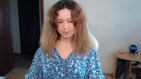 Snapshot of bettystar_ chatting on 09.19.25 Betty online show from 09.19.25