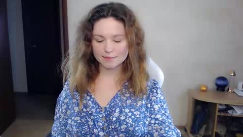 Snapshot of bettystar_ chatting on 10.09.25 Betty online show from 10.09.25