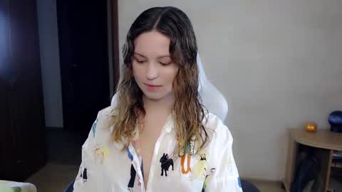 Snapshot of bettystar_ chatting on 10.11.25 Betty online show from 10.11.25