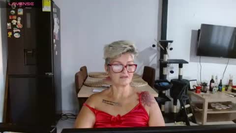 Snapshot of bety_cum3 chatting on 06.16.26 bibiana online show from 06.16.26
