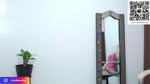 Nicolle Aviles online show from 02.22.25