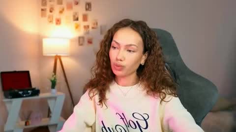 Snapshot of beverlyclub chatting on 03.23.26 Lilly online show from 03.23.26