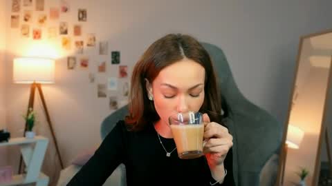 Snapshot of beverlyclub chatting on 03.26.26 Lilly online show from 03.26.26