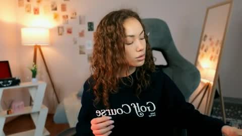 Snapshot of beverlyclub chatting on 04.03.26 Lilly online show from 04.03.26