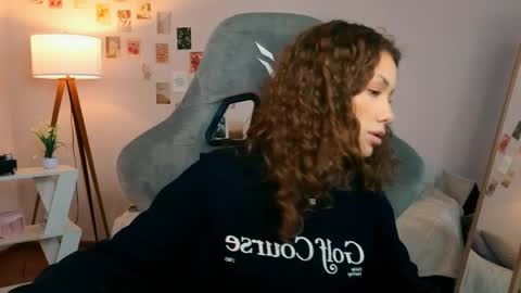 Snapshot of beverlyclub chatting on 04.08.26 Lilly online show from 04.08.26