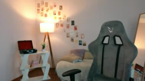 Snapshot of beverlyclub chatting on 04.13.26 Lilly online show from 04.13.26