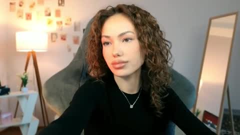 Snapshot of beverlyclub chatting on 04.14.26 Lilly online show from 04.14.26