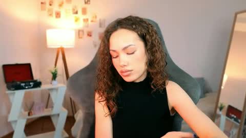 Snapshot of beverlyclub chatting on 04.15.26 Lilly online show from 04.15.26