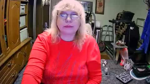 BeverlyQCynia online show from 10.02.25