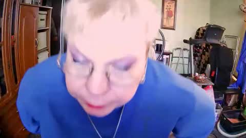 BeverlyQCynia online show from 10.13.25