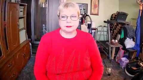 BeverlyQCynia online show from 10.24.25