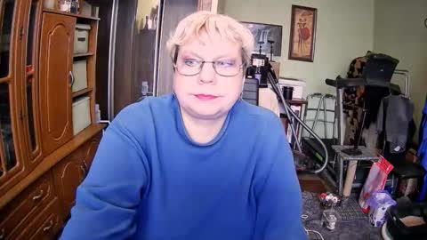 BeverlyQCynia online show from 11.17.25