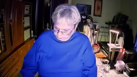 BeverlyQCynia online show from 11.22.25