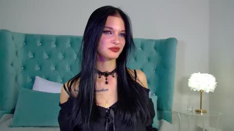 Snapshot of beverlyyork chatting on 02.01.25 Beverly online show from 02.01.25