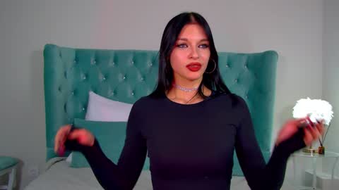 Snapshot of beverlyyork chatting on 02.02.25 Beverly online show from 02.02.25