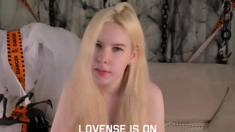 Eliz online show from 11.04.25