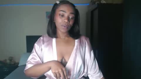 Snapshot of bhritany_brow chatting on 03.11.25 Bhri  online show from 03.11.25