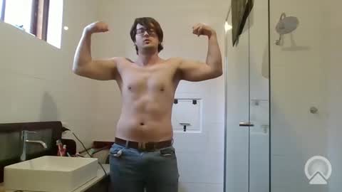 Snapshot of bi_showoffguy_02 chatting on 06.08.26 bi_showoffguy_02 online show from 06.08.26