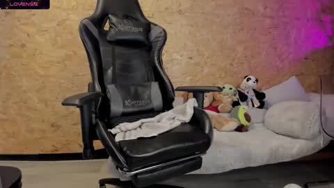 Biancastrong.. IGThebiancastrong online show from 02.16.25