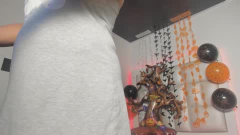 Snapshot of bibiana_js_ chatting on 10.15.25 bibiana_js_ online show from 10.15.25