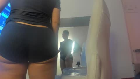 Snapshot of bibiana_js_ chatting on 10.22.25 bibiana_js_ online show from 10.22.25