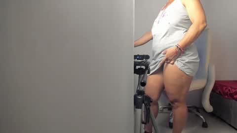 Snapshot of bibiana_js_ chatting on 10.23.25 bibiana_js_ online show from 10.23.25