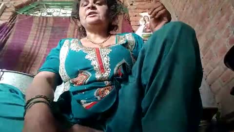 Mona online show from 03.04.25