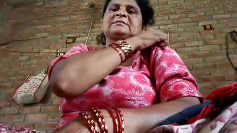 Mona online show from 09.11.25