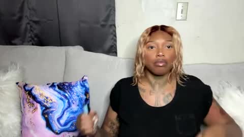 Snapshot of big_lavish chatting on 01.06.25 Big Lavish online show from 01.06.25