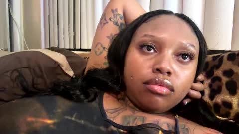 Snapshot of big_lavish chatting on 01.12.25 Big Lavish online show from 01.12.25