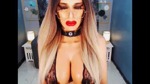 Loraine Cruz online show from 05.26.26