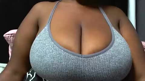 Snapshot of bigboobsbitchx chatting on 05.20.26 bigboobsbitchx online show from 05.20.26