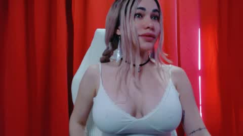 Snapshot of bigboobsstacy chatting on 07.28.26 LaraFire online show from 07.28.26