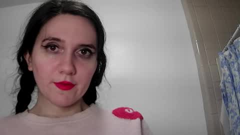 Isabella online show from 12.31.24