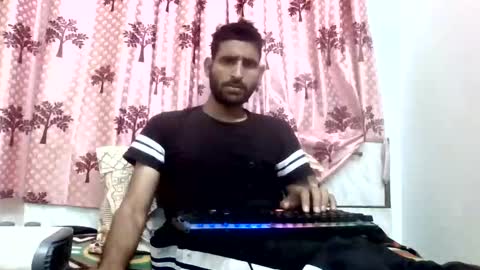 Snapshot of bigcockboy2580 chatting on 12.15.25 akash online show from 12.15.25