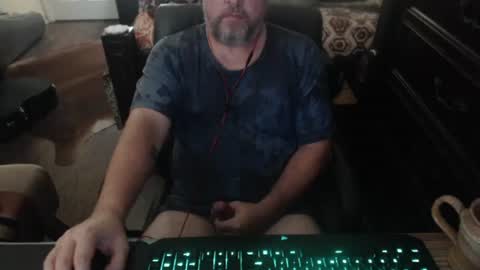bighugmugg online show from 10.04.25