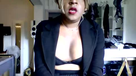 Snapshot of bigo247 chatting on 09.29.25 Shemale Anna online show from 09.29.25