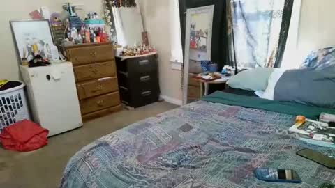 the Mini mami online show from 10.15.25