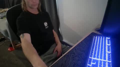 Snapshot of bigpantieslover chatting on 10.22.25 bigpantieslover online show from 10.22.25
