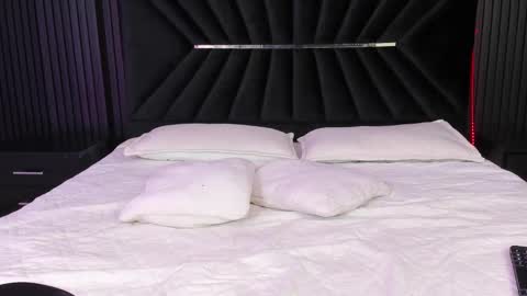 Zayra online show from 10.04.25