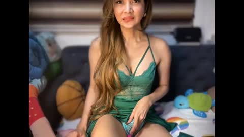 Yna     online show from 04.17.26