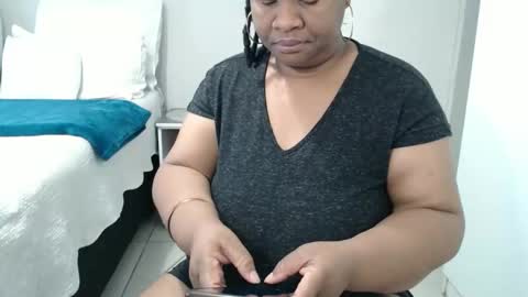 Snapshot of bigtitshornygirlxxx chatting on 11.30.25 Lona online show from 11.30.25